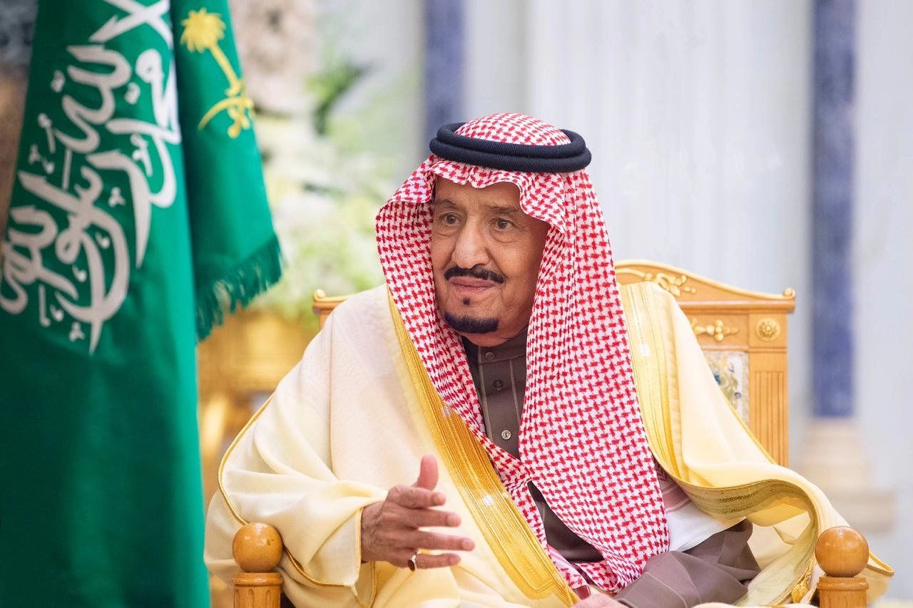 الملك السعودي يصدر أوامره بتمديد إقامة الأجانب في المملكة مجاناً 