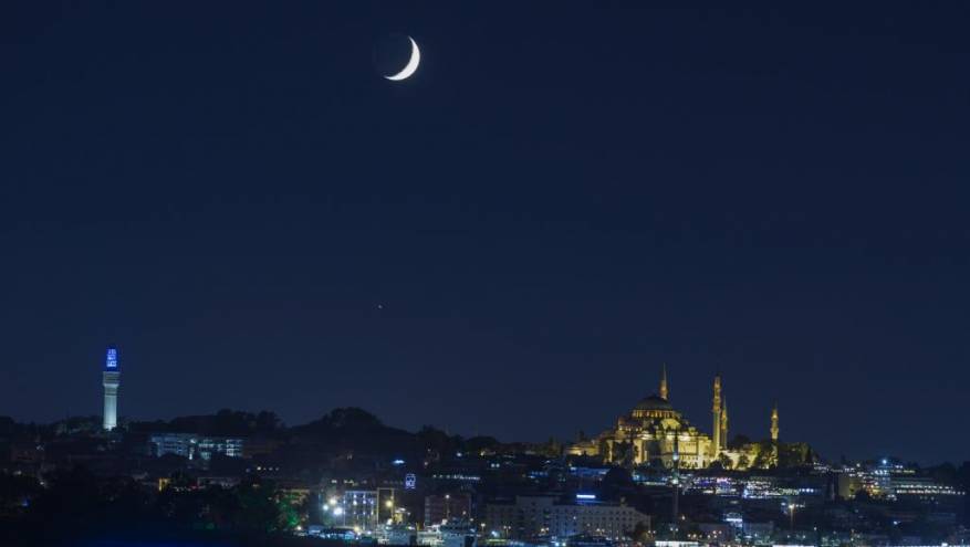 عيد الفطر⁩ قد يكون يوم السبت بسبب تواجد السحب يوم الخميس وصعوبة رؤية الهلال 