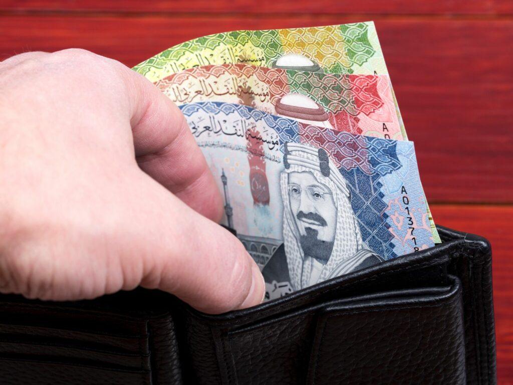 سعر الريال السعودي في السوق السوداء 