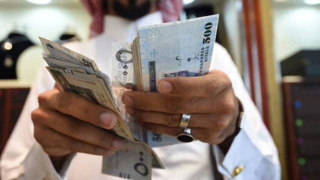 كيف تحسب الدرجة في سلم الرواتب ؟ وجدول رواتب الخدمة الوطنية السعودية 1445 موظف